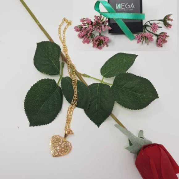 Meet your Posher, Carina - Picture 2 of 12